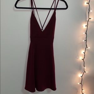 Burgundy dress  (10/25$) or (4/15$)